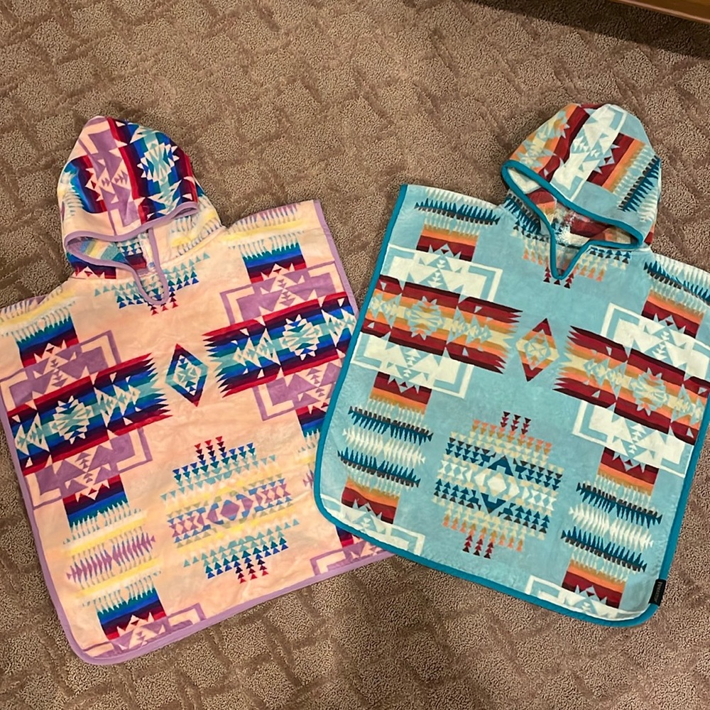 Pendleton children’s hooded towel poncho.